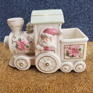 Charming ceramic Lenox Petals and Pearls Train Figurine. (C34)**